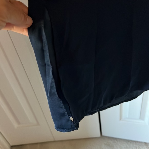 Satin feel wide leg pants with slits at bottom of pant legs  great condition. - Picture 5 of 7